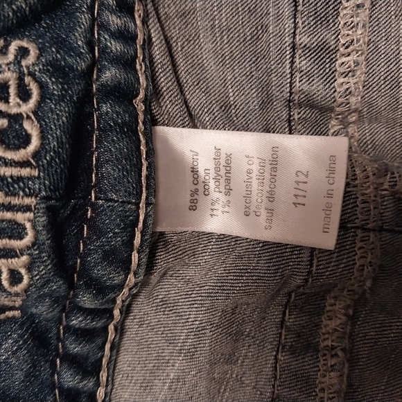 Maurices Cut Offs - Picture 3 of 3